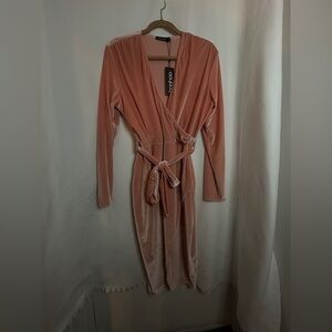Boohoo PLUS SIZE Velvet Midi wrap Dress BLUSH- size 16 plunging neck line bow